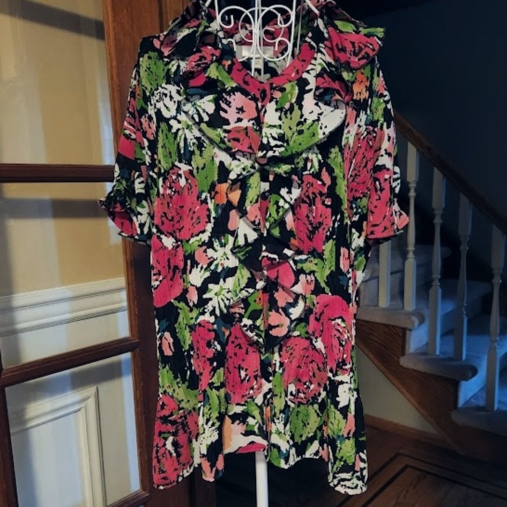 Dressbarn sz 1X pleated floral print button up blouse - Picture 2 of 3